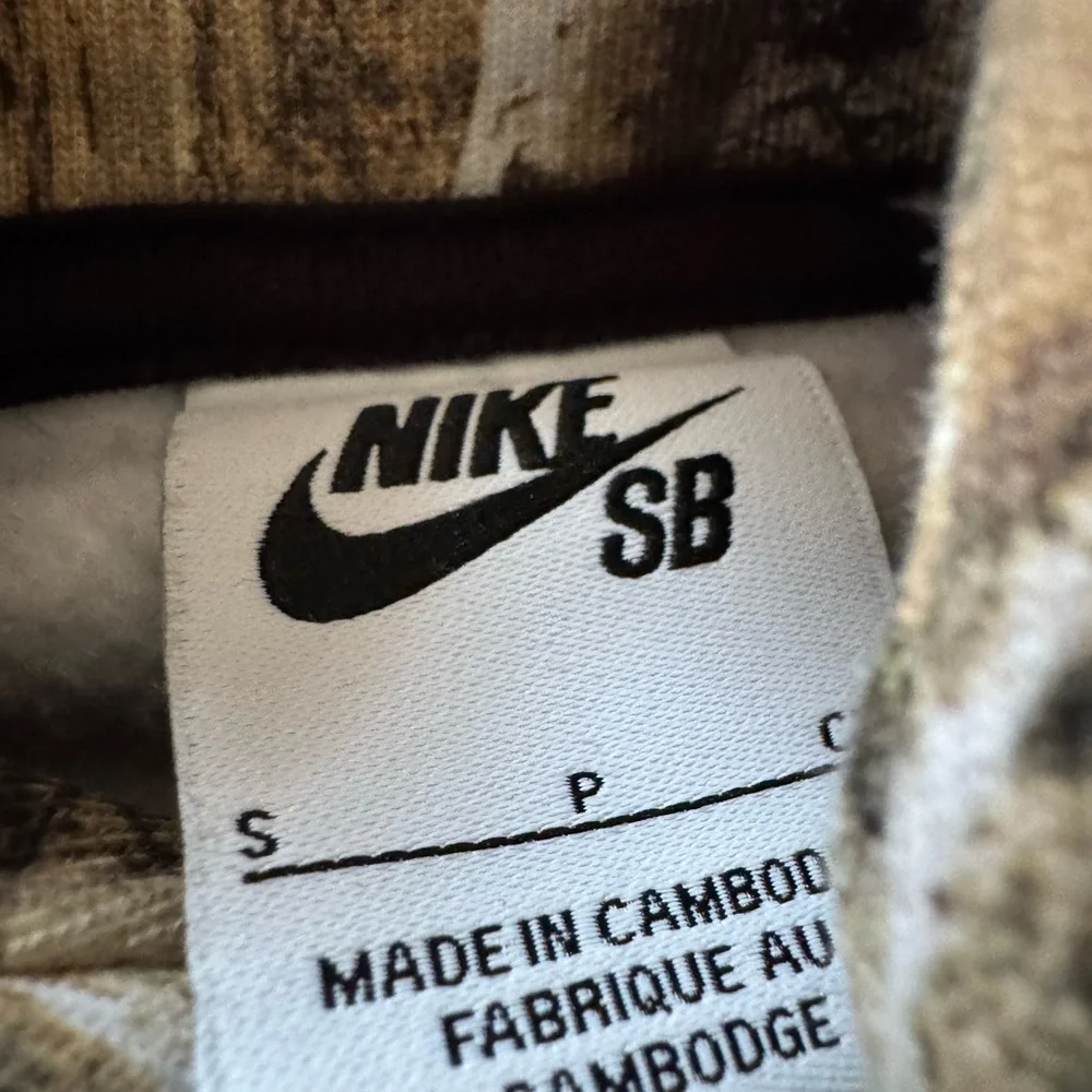 Nike SB RealTree Camo Hoodie Men Size Small EUC - Picture 6 of 6